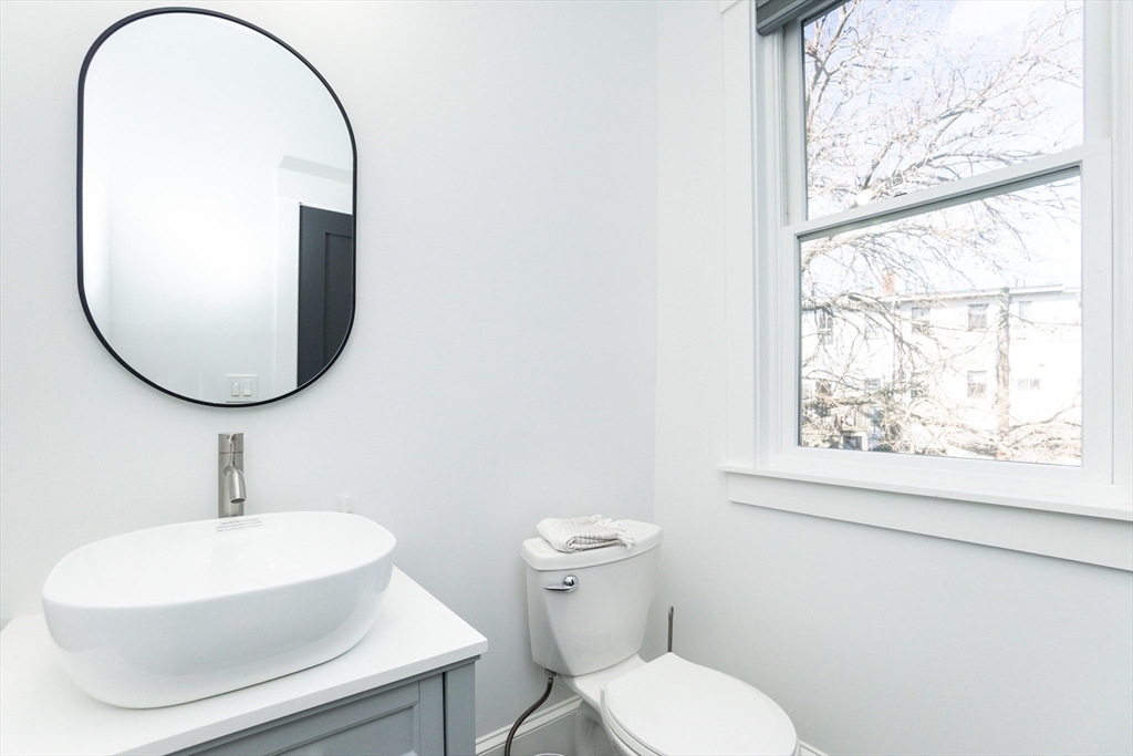 3 bed, 2.5 bath apartment for rent at 28 Telegraph St Unit 2, South Boston — photo 25 of 33
