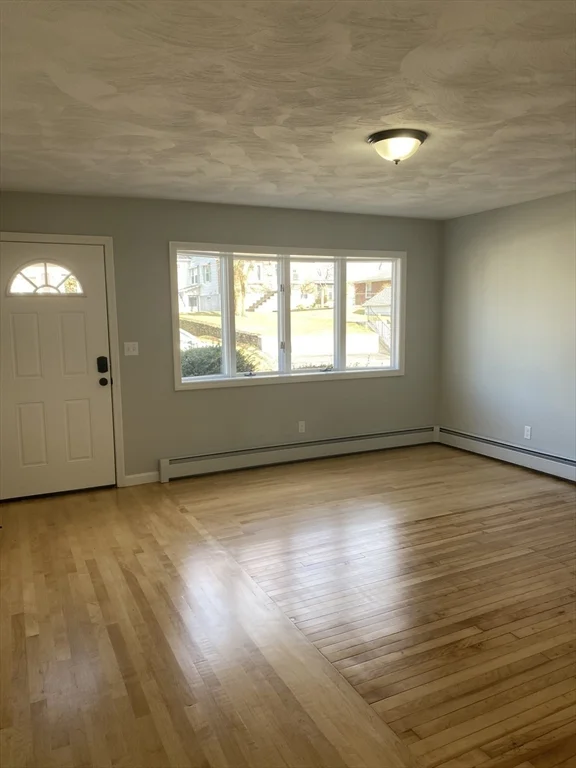 3 bed, 1 bath apartment for rent at 28 Villa Rd Unit 1, Shrewsbury — photo 4 of 14