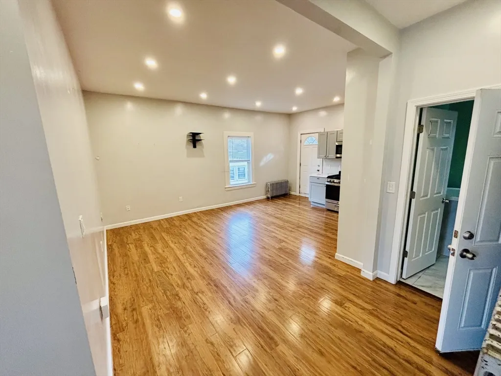 3 bed, 1 bath apartment for rent at 28 Wabon Unit 2, Roxbury — photo 4 of 11
