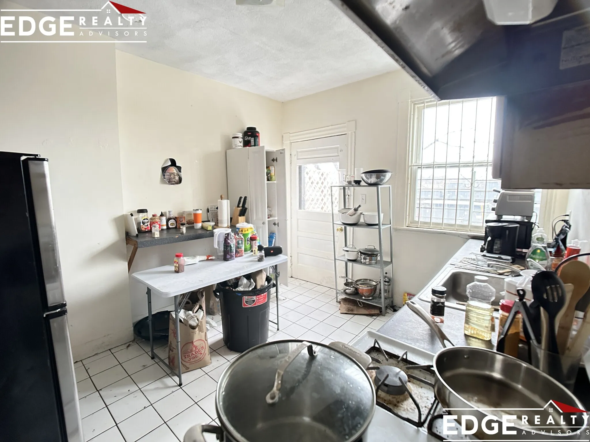 6 bed, 3 bath apartment for rent at 28 Wadsworth St Unit 1, Allston — photo 4 of 12