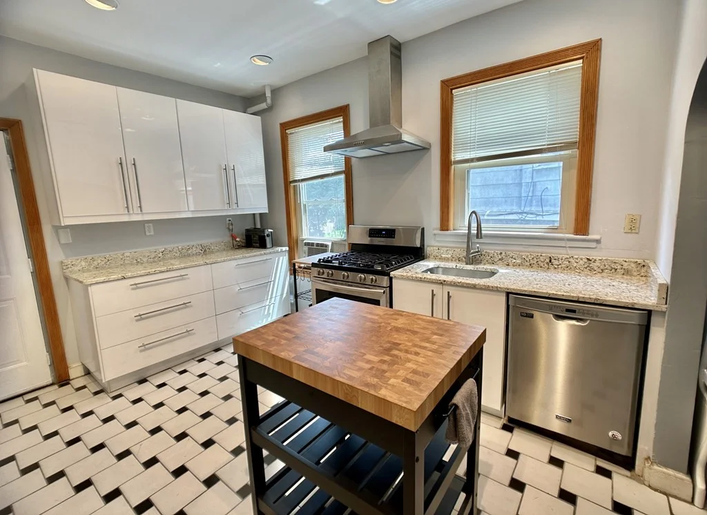 2 bed, 1 bath apartment for rent at 28 Weld Hill St Unit 1, Jamaica Plain — photo 2 of 14