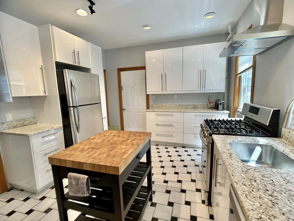 2 bed, 1 bath apartment for rent at 28 Weld Hill St Unit 1, Jamaica Plain — photo 3 of 14