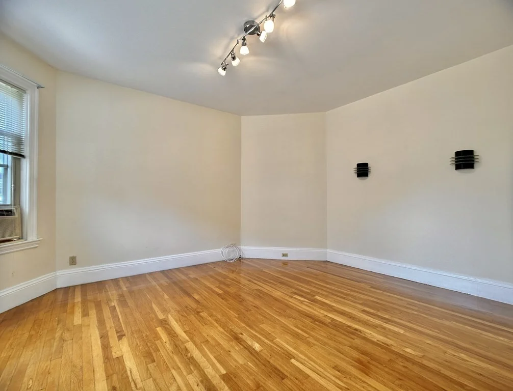 2 bed, 1 bath apartment for rent at 28 Weld Hill St Unit 1, Jamaica Plain — photo 9 of 14