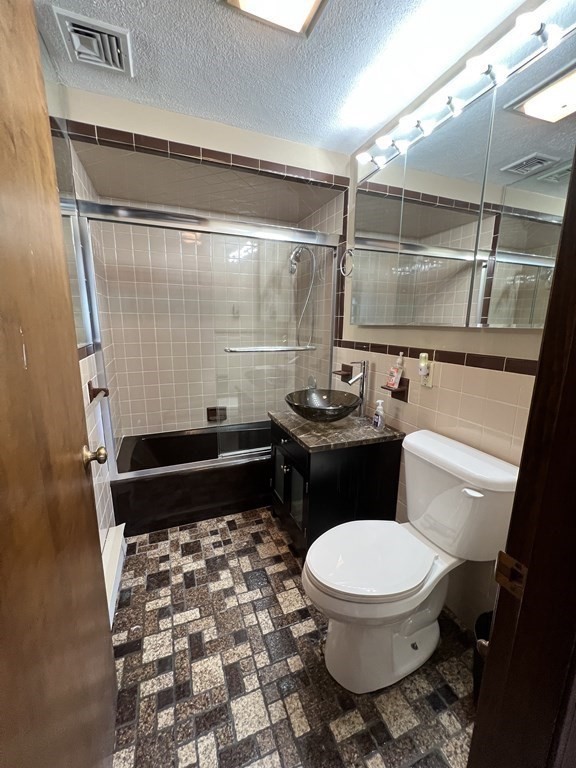 4 bed, 2 bath apartment for rent at 28 Wellesley St Unit 28, Tufts University — photo 12 of 20