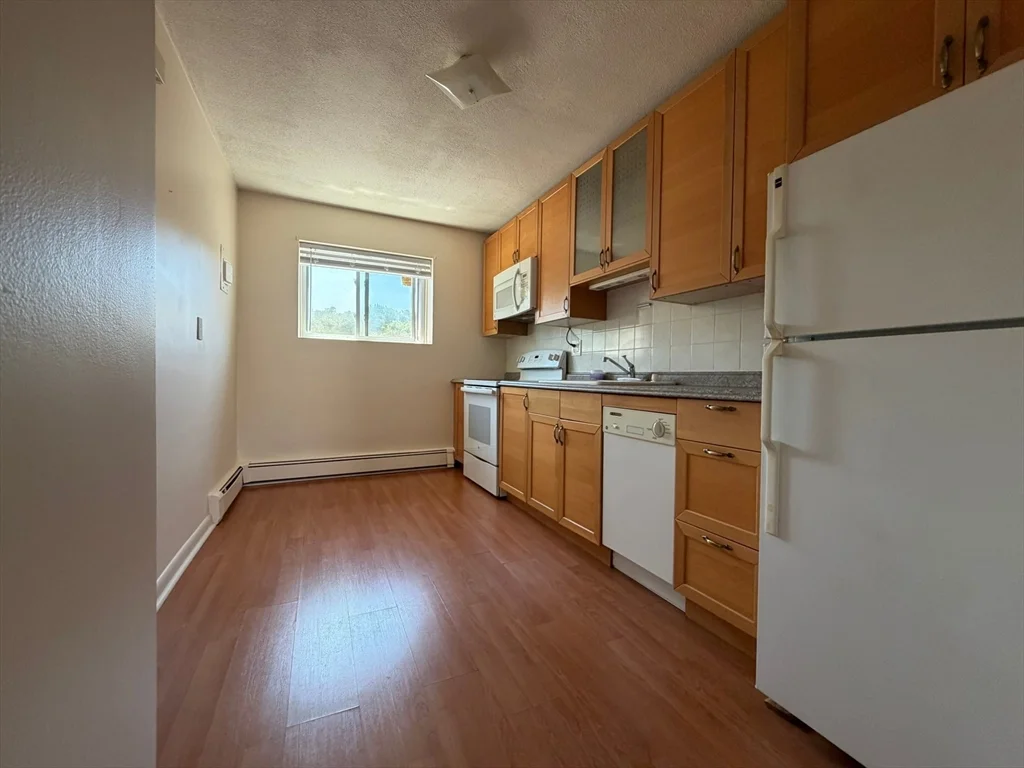 1 bed, 1 bath apartment for rent at 28 Westgate Rd Unit 5, West Roxbury — photo 3 of 19