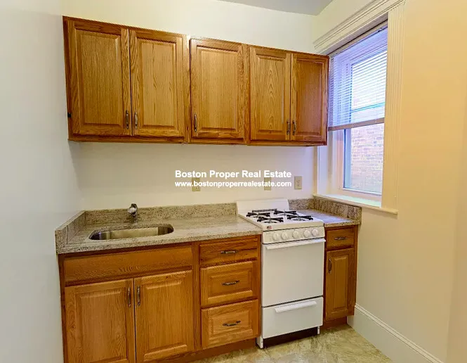 3 bed, 1 bath apartment for rent at 28 Westland Ave Unit 21, Fenway — photo 4 of 11