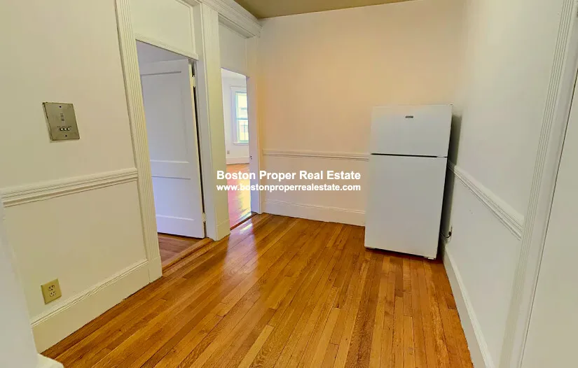 3 bed, 1 bath apartment for rent at 28 Westland Ave Unit 21, Fenway — photo 5 of 11