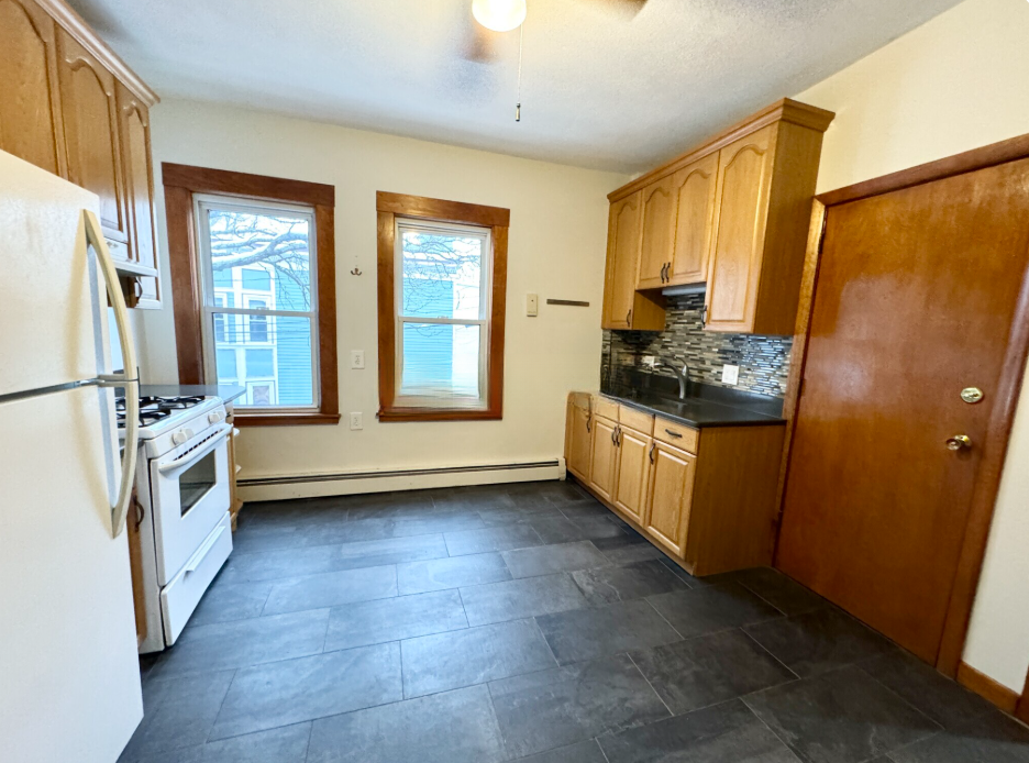 2 bed, 1 bath apartment for rent at 28 Willow St Unit 2, Wellington-Harrington — photo 7 of 12
