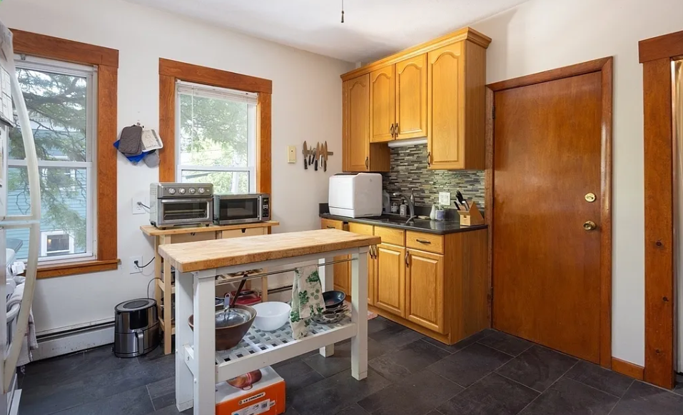 2 bed, 1 bath apartment for rent at 28 Willow St Unit 2, Wellington-Harrington — photo 5 of 12