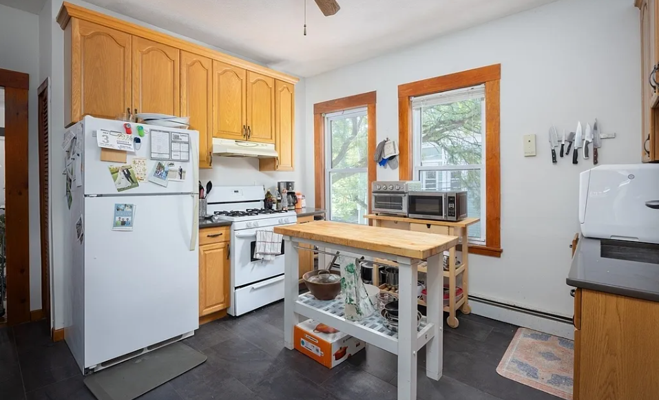 2 bed, 1 bath apartment for rent at 28 Willow St Unit 2, Wellington-Harrington — photo 6 of 12
