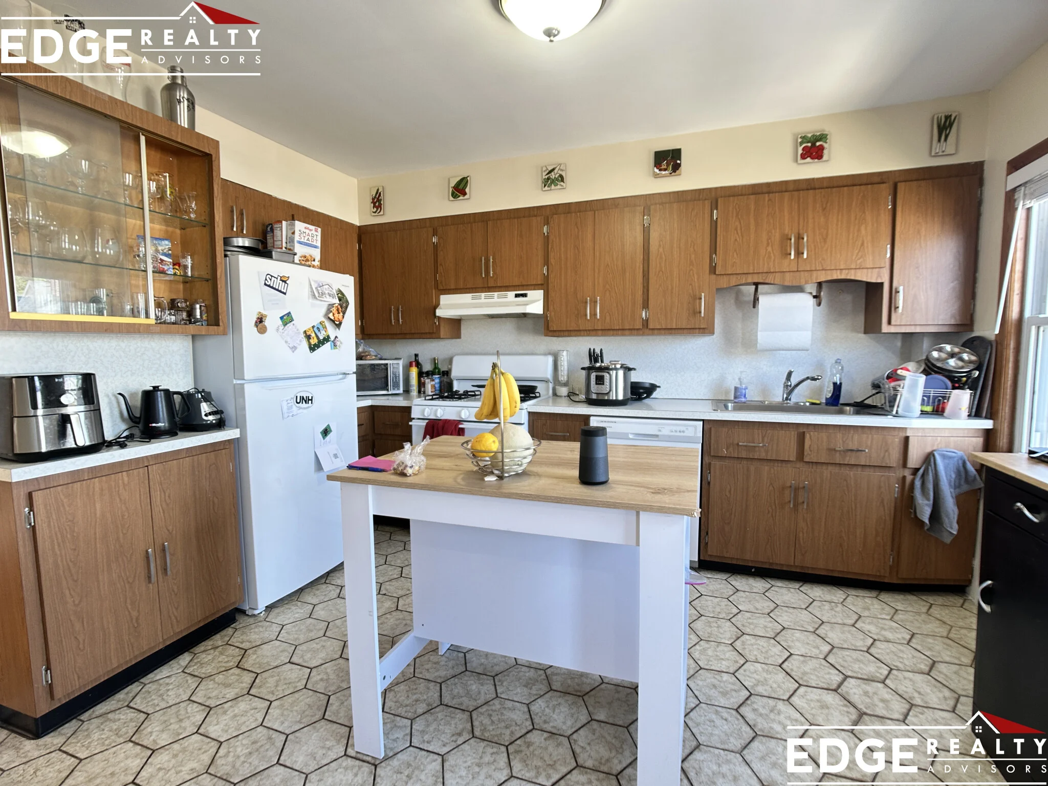 3 bed, 2 bath apartment for rent at 28 Winship St Unit 2, Brighton — photo 2 of 12