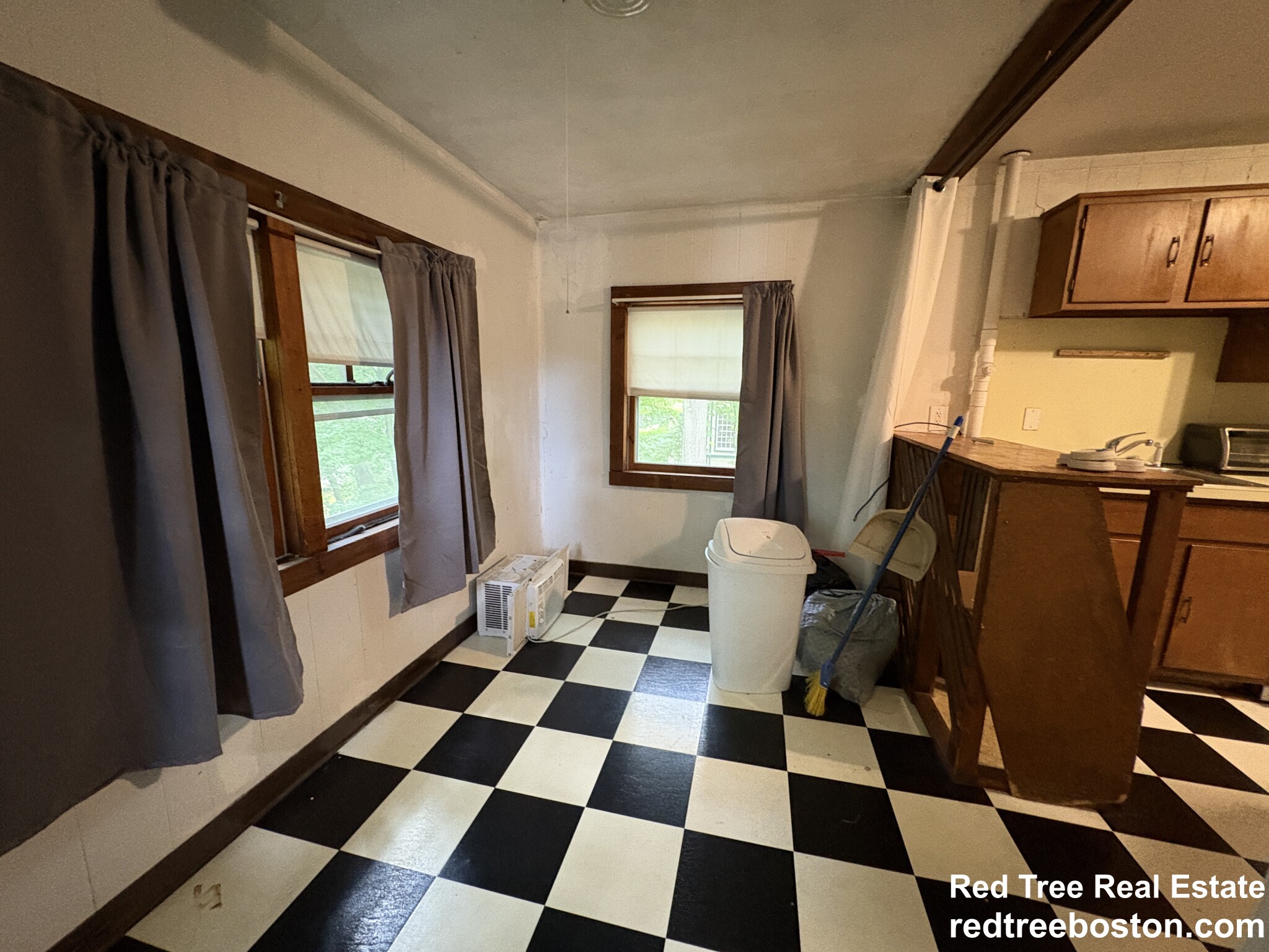 3 bed, 2 bath apartment for rent at 28 Woodward St Unit 2, Newton Highlands — photo 3 of 20