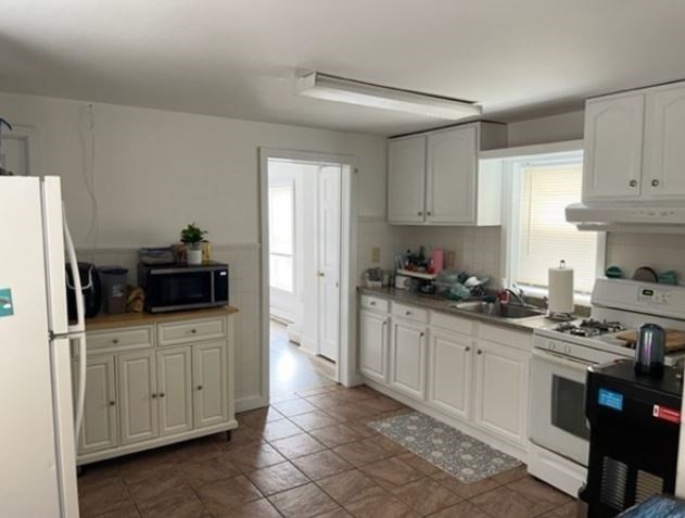 3 bed, 1 bath apartment for rent at 28 Wyman St Unit 2, Stoughton — photo 8 of 10