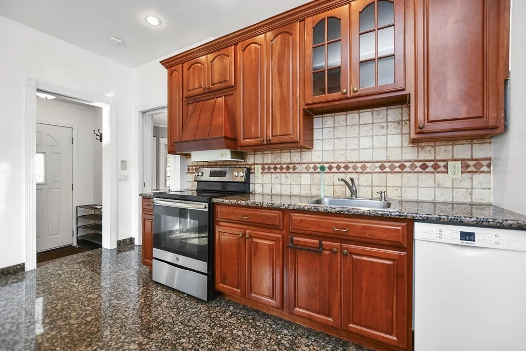 2 bed, 1 bath apartment for rent at 28 Wyoming Ave Unit 1, Malden — photo 6 of 39