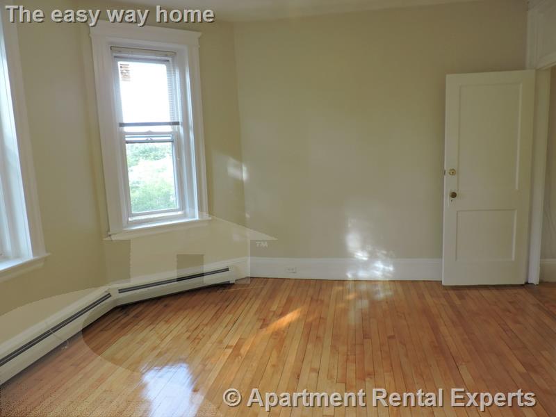 3 bed, 1 bath apartment for rent at 280 Brookline St Unit 4R, Cambridgeport — photo 3 of 14