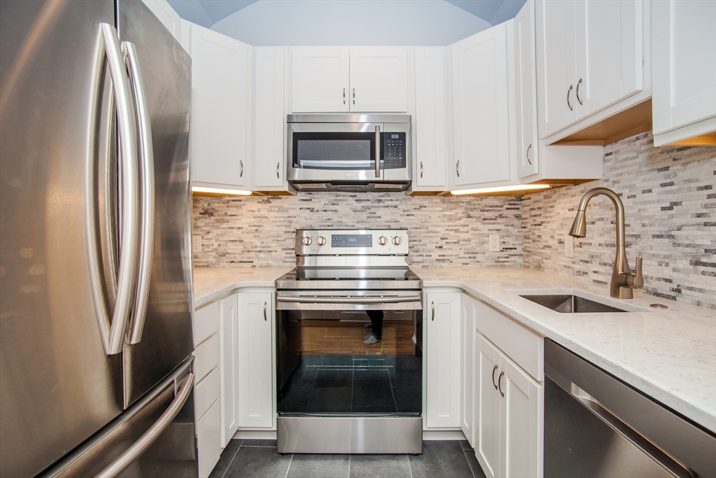 1 bed, 1 bath apartment for rent at 280 Commonwealth Ave Unit 302, Back Bay — photo 9 of 18