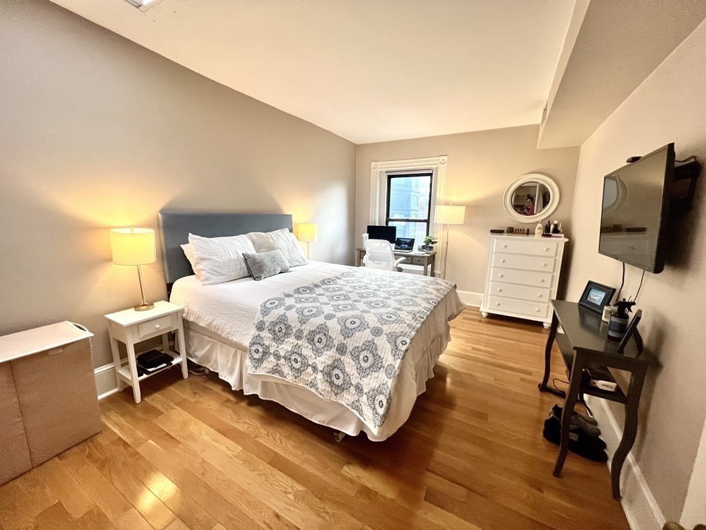 1 bed, 1 bath apartment for rent at 280 Commonwealth Ave Unit 402, Back Bay — photo 4 of 13