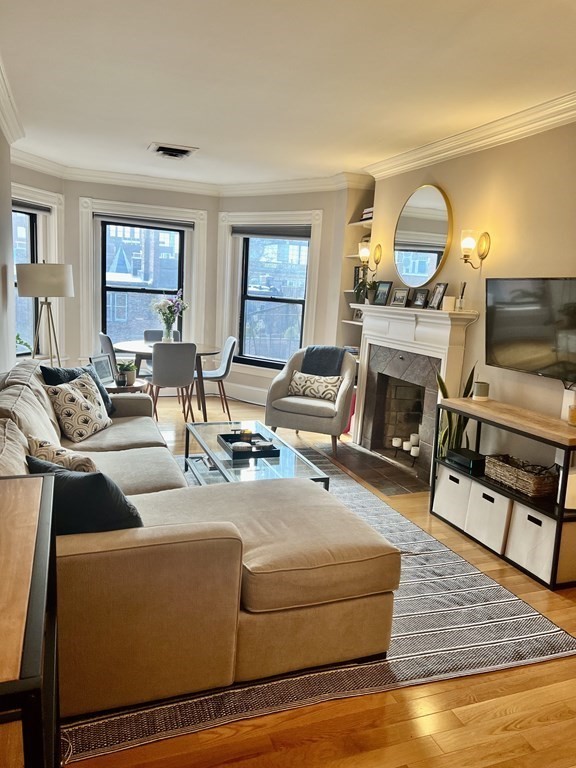 1 bed, 1 bath apartment for rent at 280 Commonwealth Ave Unit 402, Back Bay — photo 2 of 13
