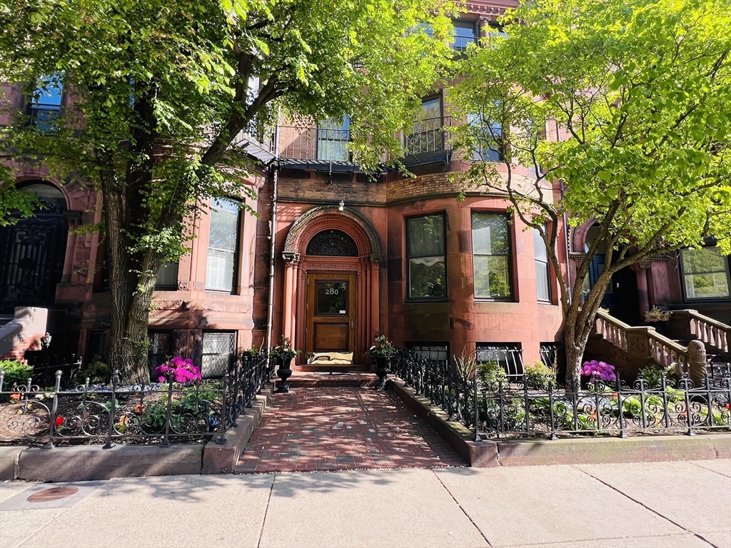 1 bed, 1 bath apartment for rent at 280 Commonwealth Unit 101, Back Bay