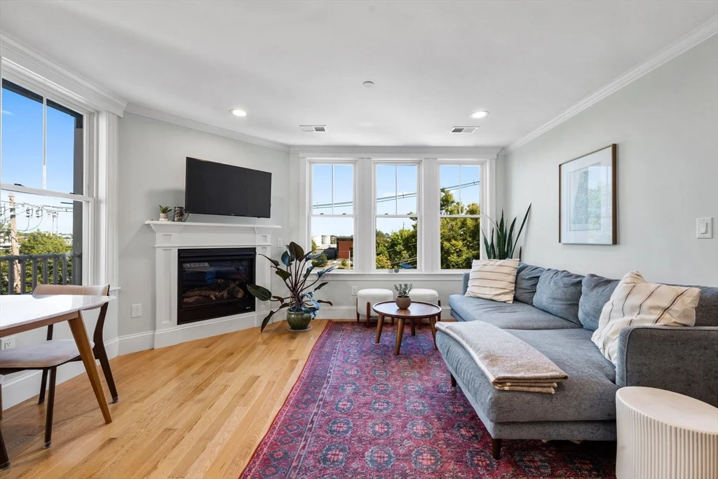 2 bed, 2 bath apartment for rent at 280 E Eagle Unit 3, East Boston