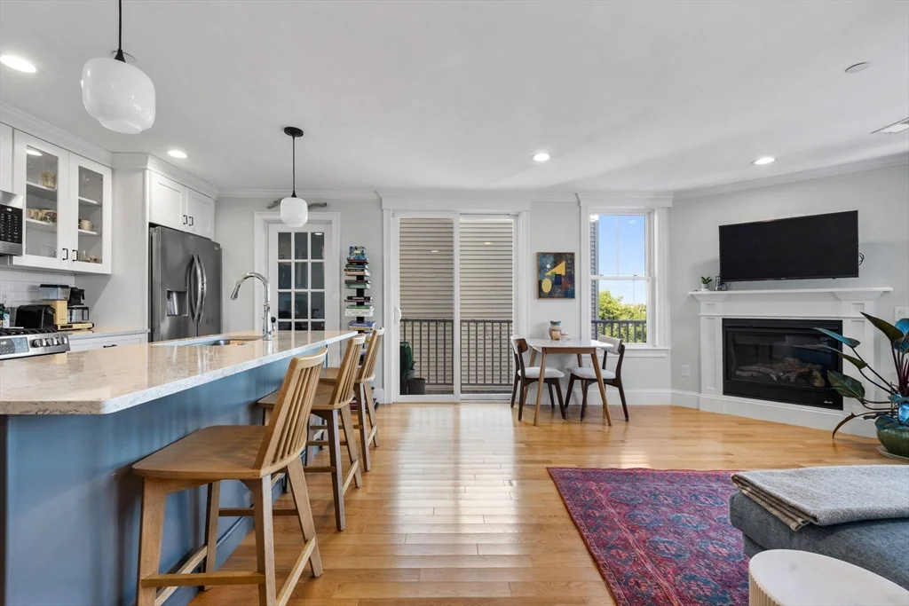 2 bed, 2 bath apartment for rent at 280 E Eagle Unit 3, East Boston — photo 4 of 21