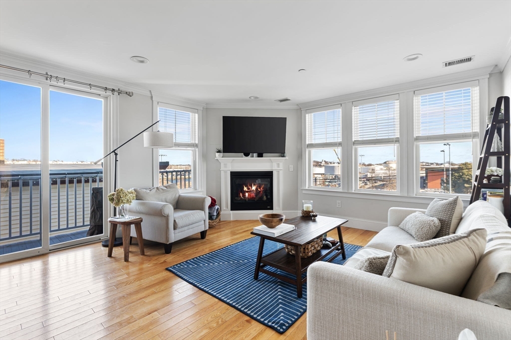 2 bed, 2 bath apartment for rent at 280 E Eagle Unit 4, East Boston — photo 3 of 19
