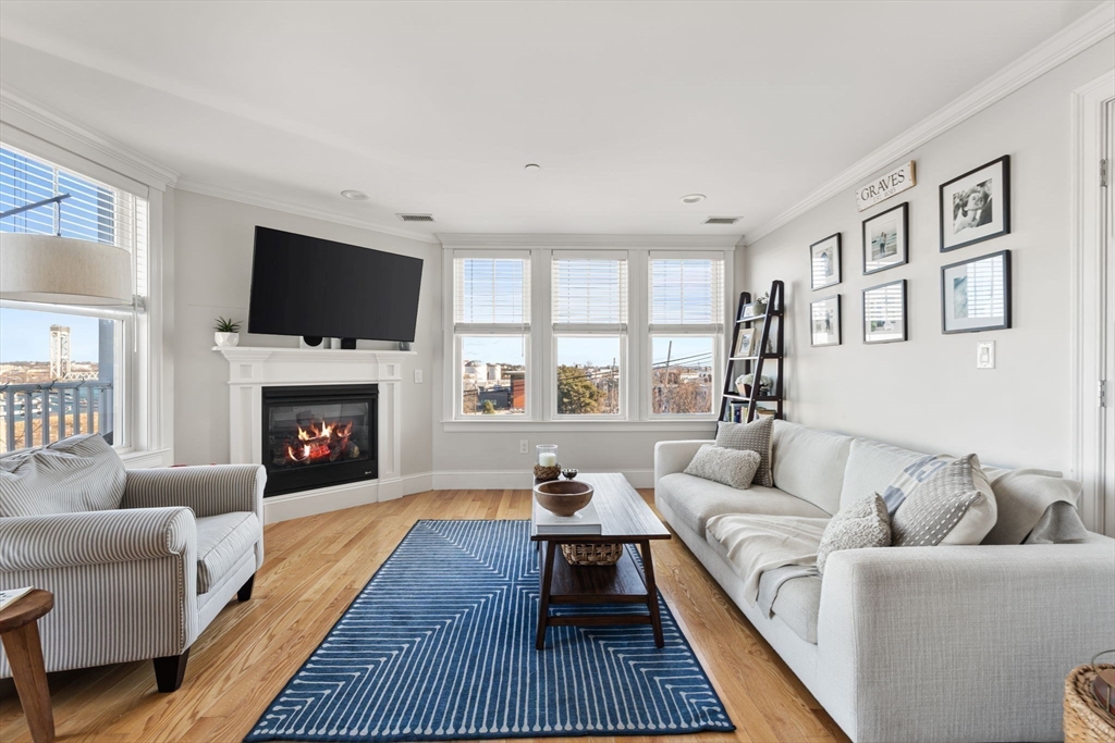 2 bed, 2 bath apartment for rent at 280 E Eagle Unit 4, East Boston — photo 2 of 19