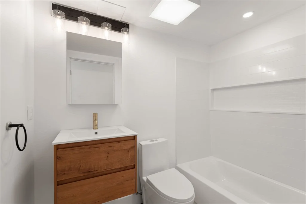 3 bed, 2 bath apartment for rent at 280 Endicott Ave Unit 1, Revere — photo 9 of 18