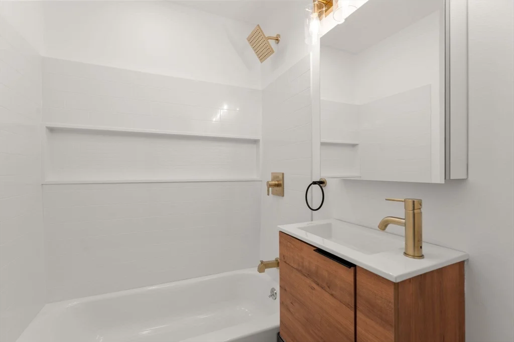 3 bed, 2 bath apartment for rent at 280 Endicott Ave Unit 1, Revere — photo 14 of 18
