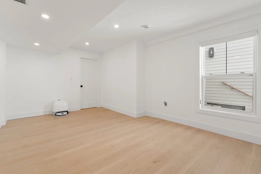 3 bed, 2 bath apartment for rent at 280 Endicott Ave Unit 1, Revere — photo 12 of 18