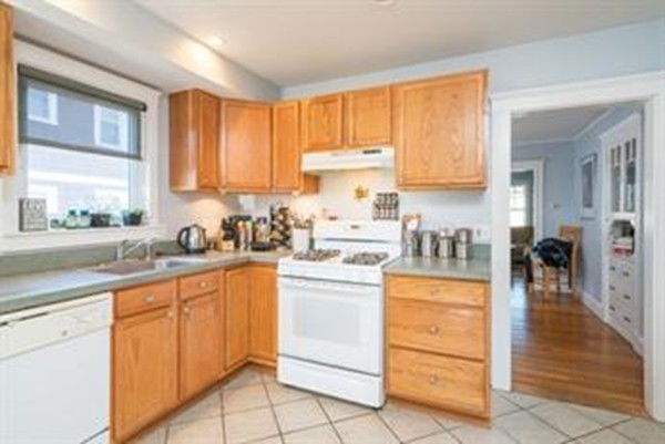 2 bed, 1 bath apartment for rent at 280 Furnance Brook Pkwa Unit 1, Quincy — photo 2 of 7