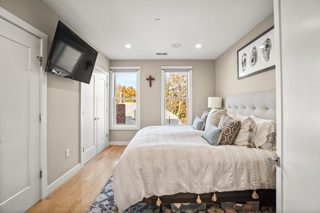 3 bed, 2 bath apartment for rent at 280 Gold St Unit 5, South Boston — photo 14 of 28