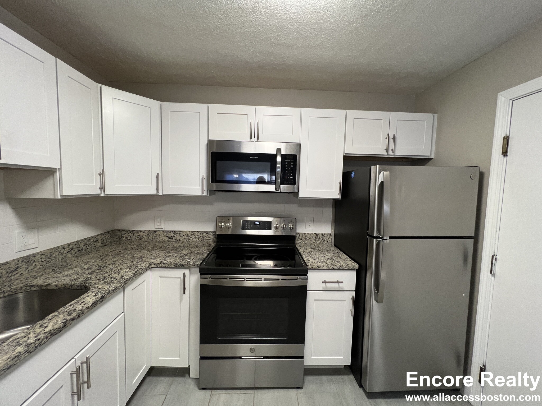 2 bed, 1 bath apartment for rent at 280 Grove St Unit 1, Auburndale — photo 3 of 12