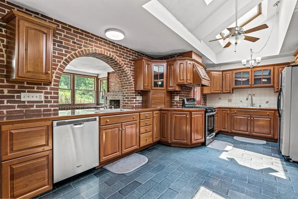 6 bed, 4+ bath apartment for rent at 280 High St Unit 280, Winchester — photo 18 of 42