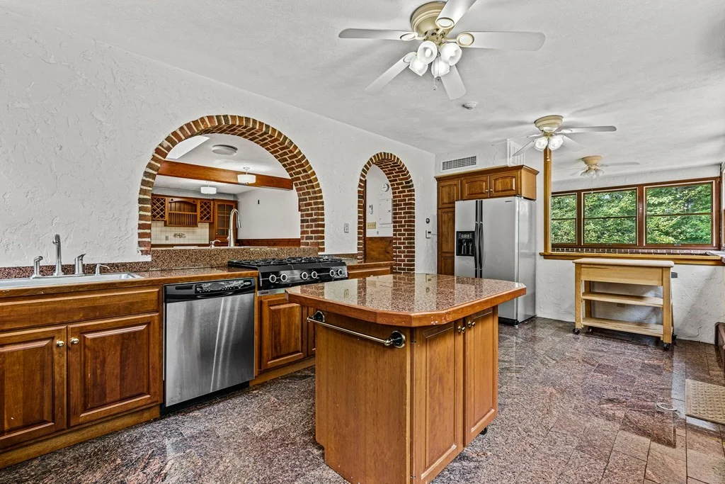 6 bed, 4+ bath apartment for rent at 280 High St Unit 280, Winchester — photo 11 of 42