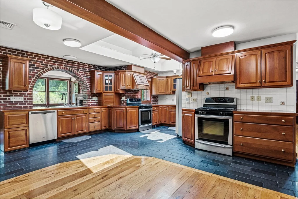 6 bed, 4+ bath apartment for rent at 280 High St Unit 280, Winchester — photo 15 of 42