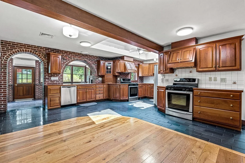 6 bed, 4+ bath apartment for rent at 280 High St Unit 280, Winchester — photo 14 of 42