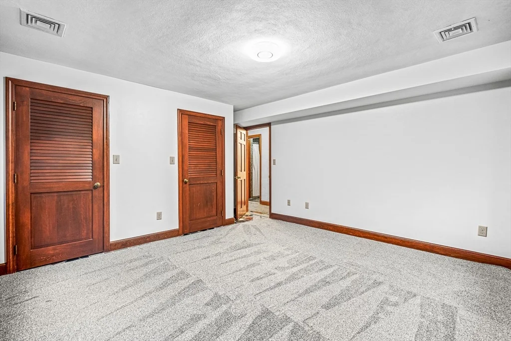 6 bed, 4+ bath apartment for rent at 280 High St, Winchester — photo 22 of 39
