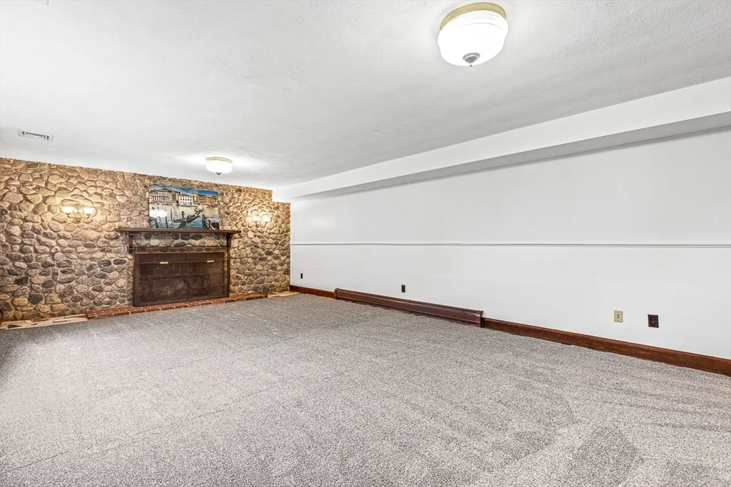 6 bed, 4+ bath apartment for rent at 280 High St, Winchester — photo 32 of 39