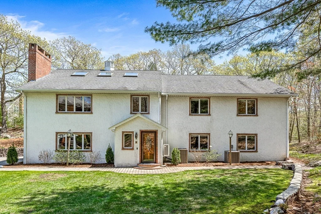 6 bed, 4+ bath apartment for rent at 280 High St, Winchester