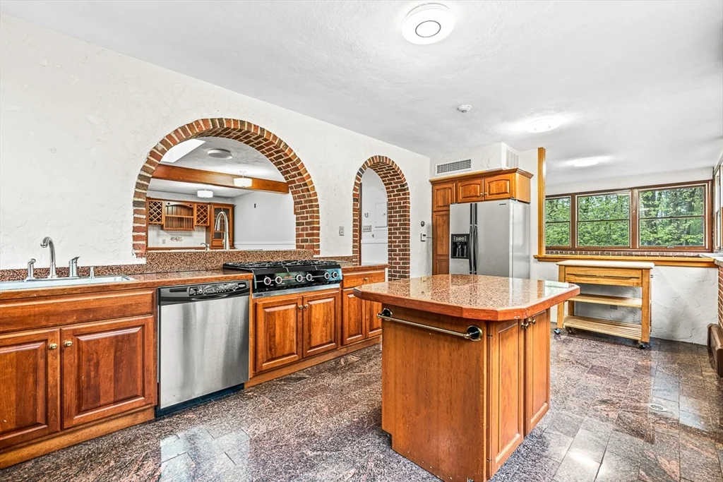 6 bed, 4+ bath apartment for rent at 280 High St, Winchester — photo 10 of 39