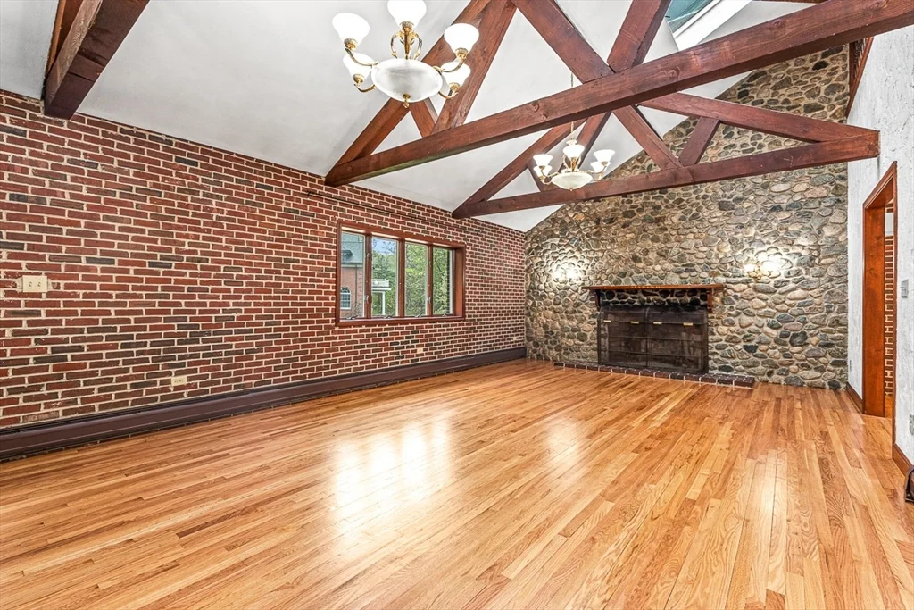6 bed, 4+ bath apartment for rent at 280 High St, Winchester — photo 4 of 39