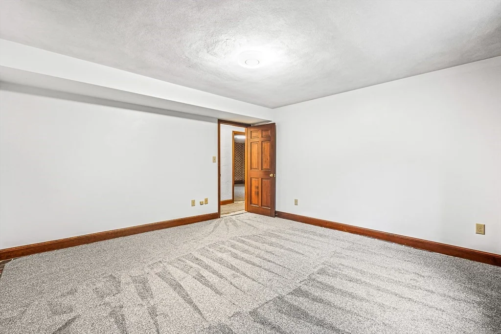 6 bed, 4+ bath apartment for rent at 280 High St, Winchester — photo 26 of 39