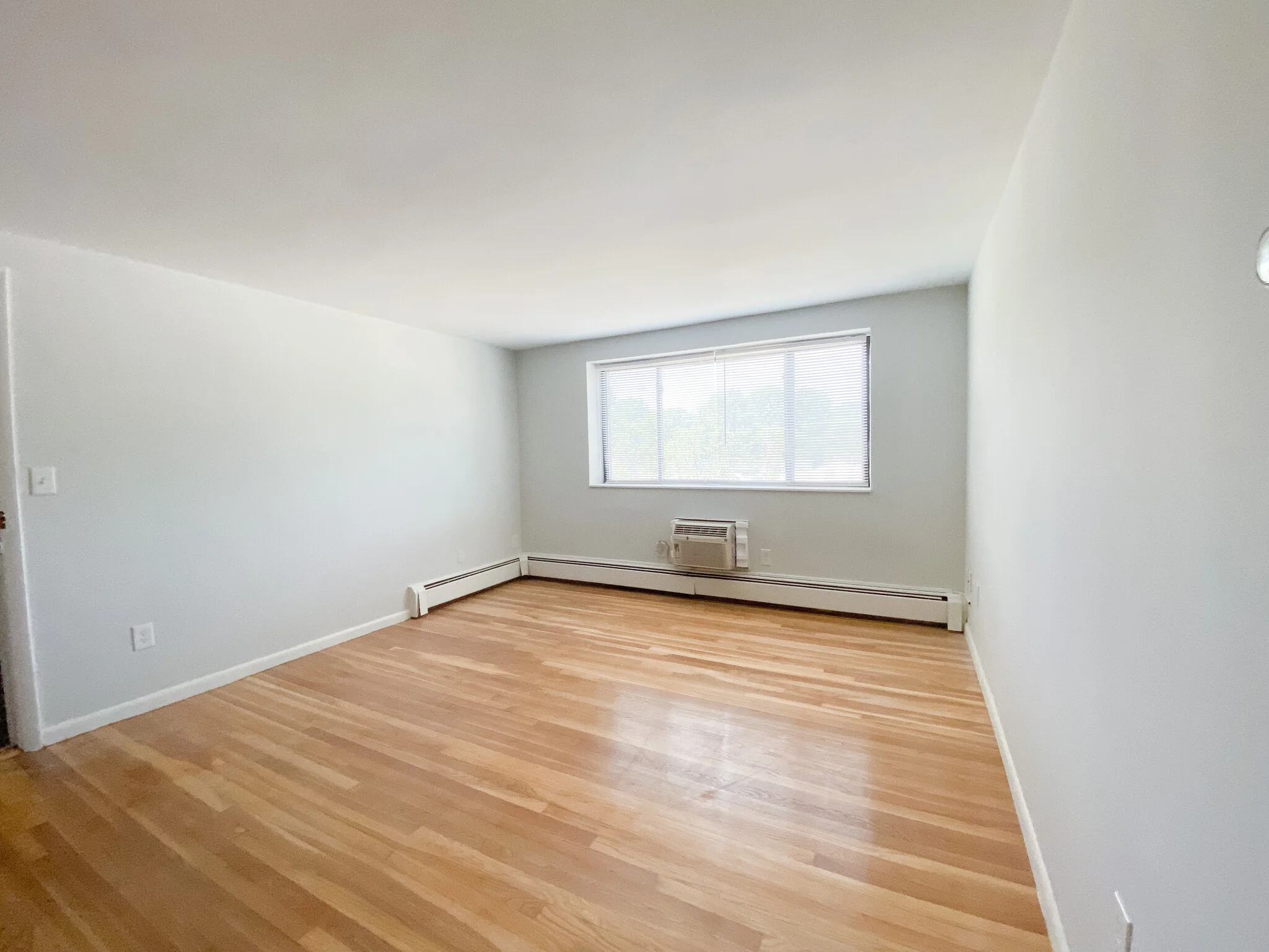 2 bed, 1 bath apartment for rent at 280 Hyde Park Ave Unit 1, Jamaica Plain — photo 5 of 6