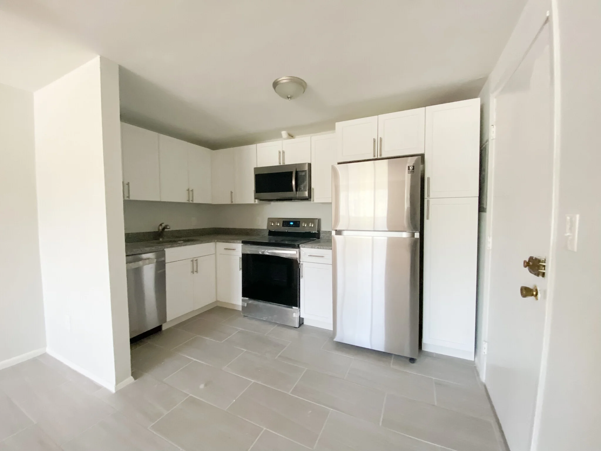 2 bed, 1 bath apartment for rent at 280 Hyde Park Ave Unit 1, Jamaica Plain — photo 6 of 6