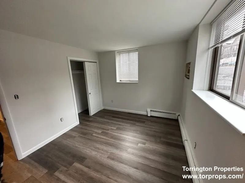 1 bed, 1 bath apartment for rent at 280 Hyde Park Ave Unit 3, Jamaica Plain — photo 2 of 7