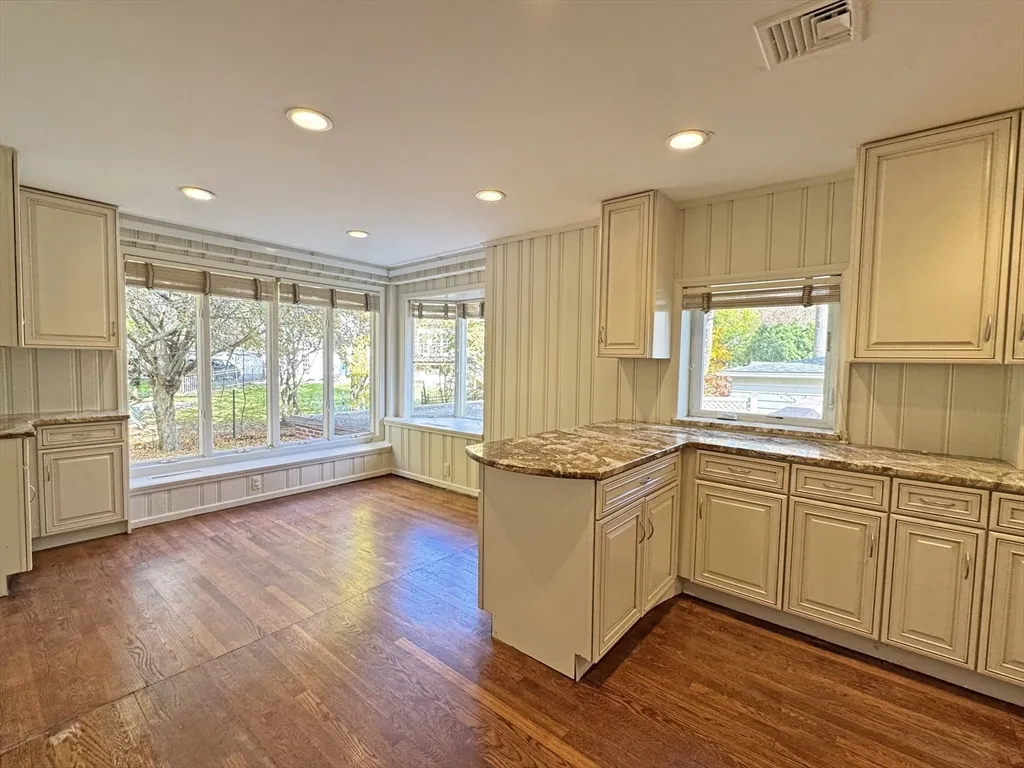 3 bed, 2 bath apartment for rent at 280 Quinobequin Rd, Waban — photo 5 of 31