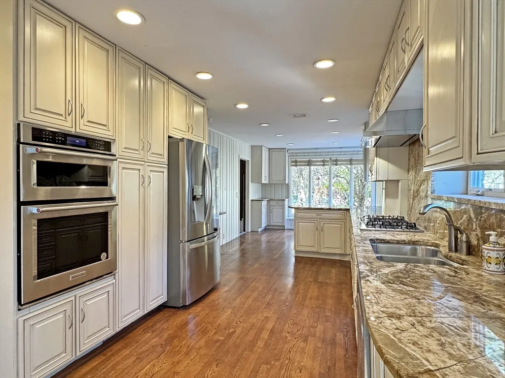 3 bed, 2 bath apartment for rent at 280 Quinobequin Rd, Waban — photo 2 of 31