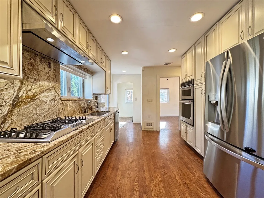3 bed, 2 bath apartment for rent at 280 Quinobequin Rd, Waban — photo 3 of 31