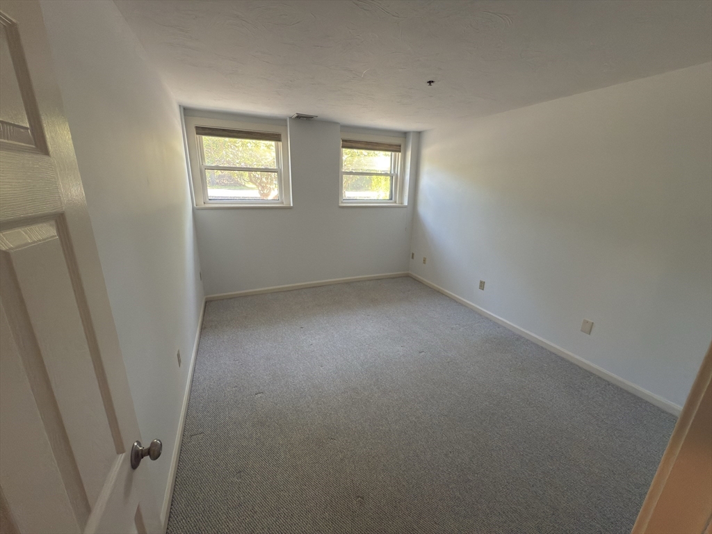 2 bed, 1 bath apartment for rent at 280 Village St Unit J1, Medway — photo 9 of 19
